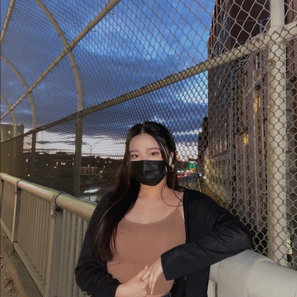 Poshmark profile picture for @jia_li